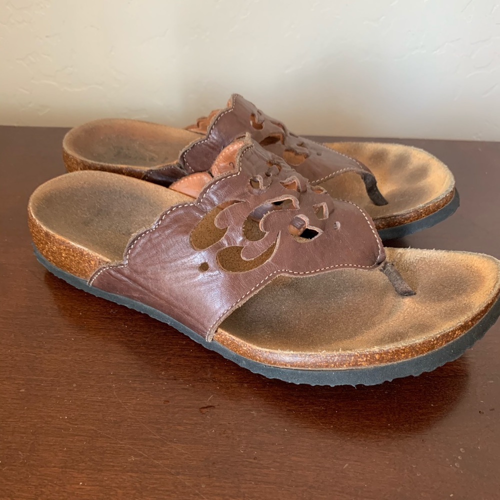 Think! Women’s leather sandals size 9